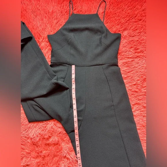 NWOT BLACK HALO Joaquin Wide Leg Jumpsuit In Green. Size 6